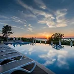 Eve Santa Marina - Sea, Pools, Relax 別荘