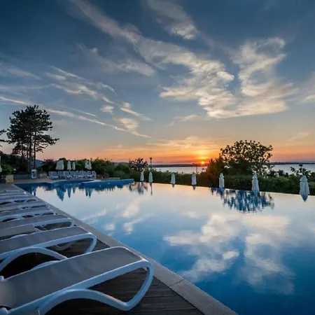 Eve Santa Marina - Sea, Pools, Relax Ваканционна къща